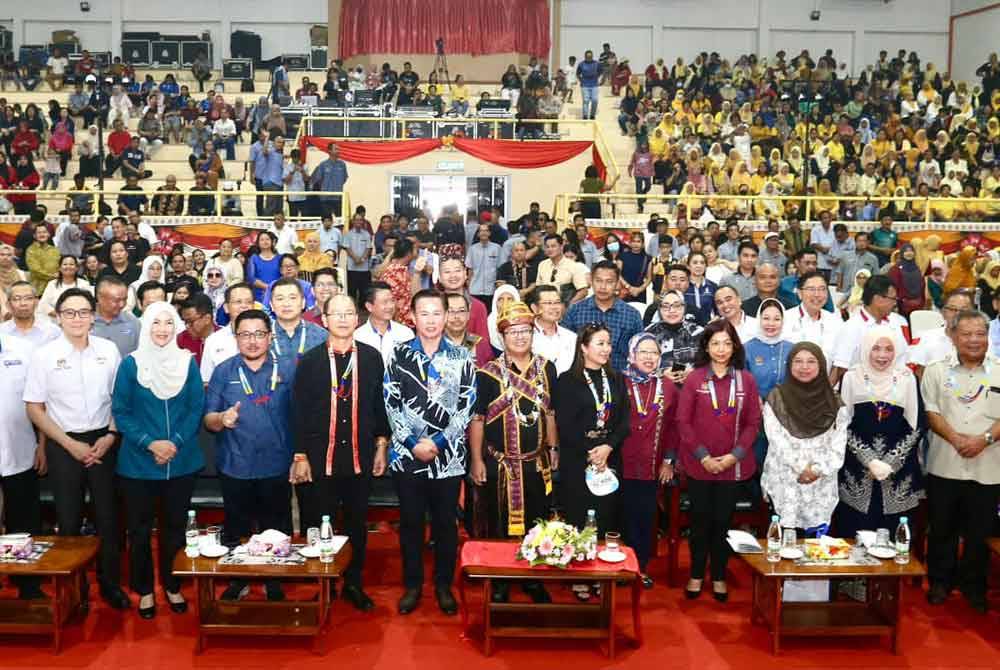 Tajaan khas YBR itu telah diumumkan oleh Ewon di Dewan Dato’ Syahbandar Makang Kuala Penyu, Sabah dalam Karnival Tekun Madani dan Showcase Satu Daerah Satu Industro (SDSI) sempena Pesta Kaamatan.