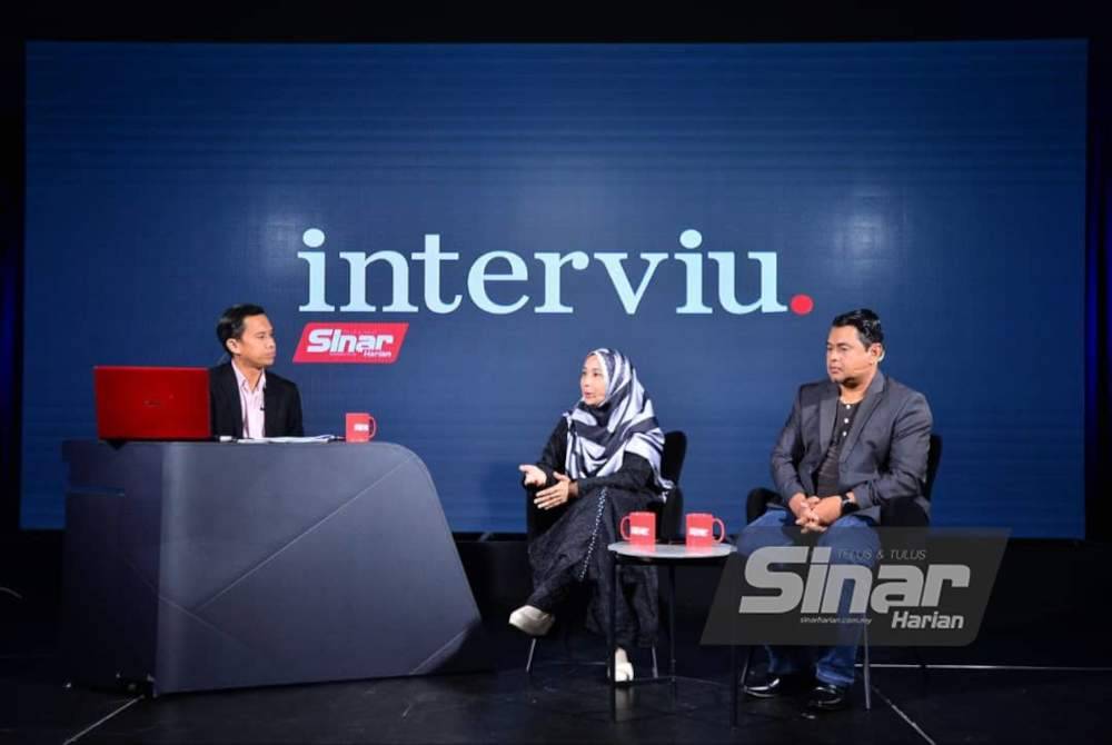 Program Interviu bersama Dr Nur Ayuni (tengah) dan Dr Mohd Yusri membincangkan tajuk 'Kuala Kubu Baharu milik siapa?' yang disiarkan secara langsung di Studio Sinar Harian pada Sabtu. Foto Sinar Harian/ASRIL ASWANDI SHUKOR.