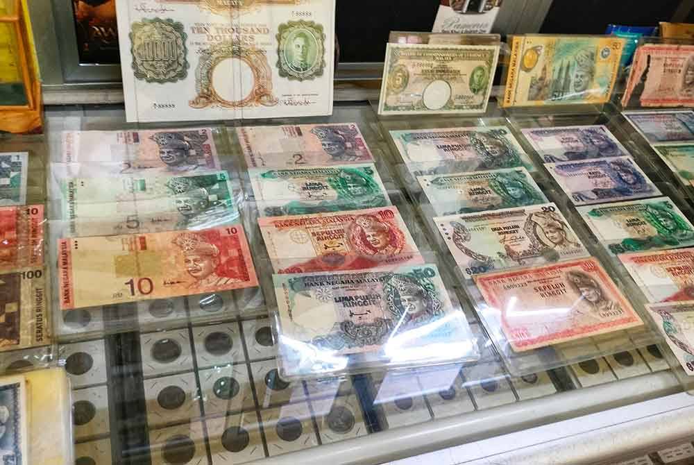 Antara koleksi duit lama Milik Mohamad Muzammir