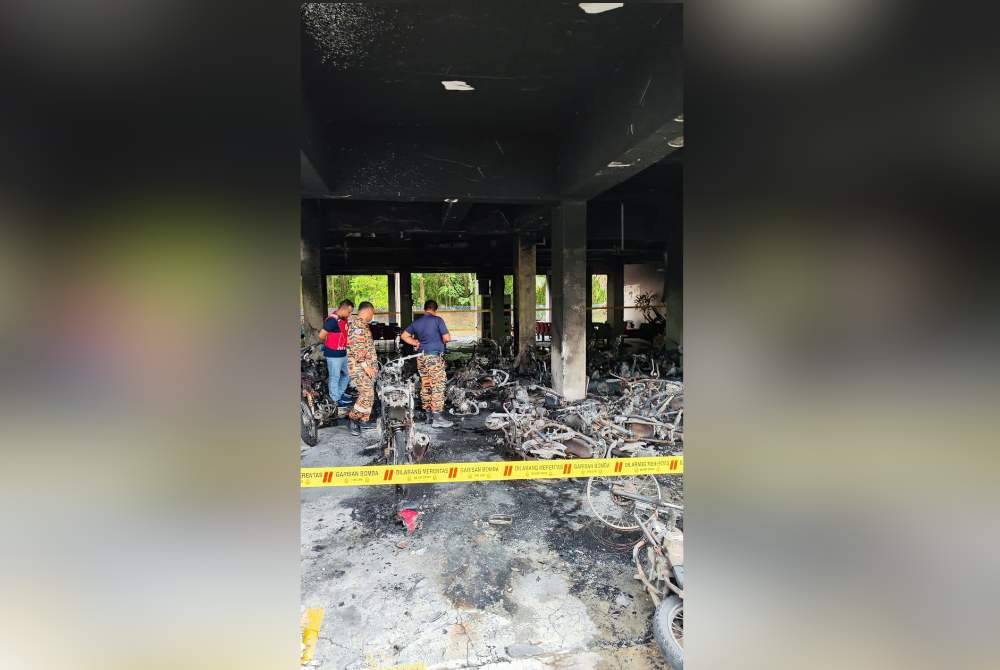 Keadaan kenderaan pelajar susulan kejadian kebakaran yang berlaku di aras bahawa Blok B, Kompleks Perumahan Pauh Putra UniMAP awal pagi Sabtu