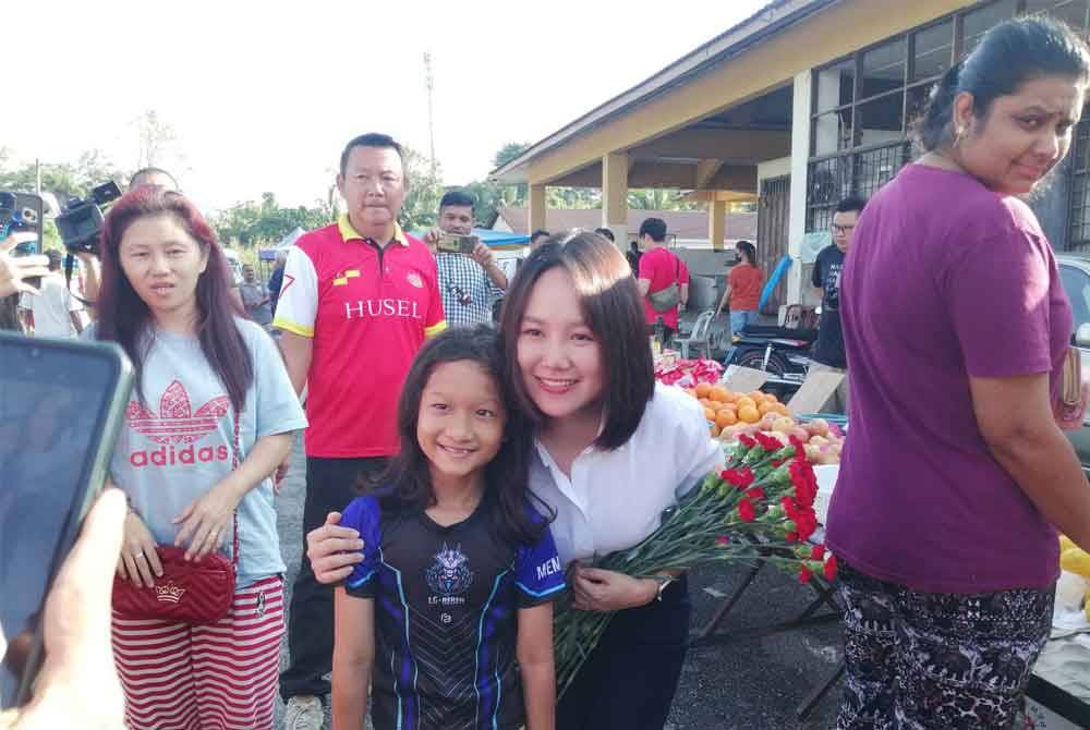 Sock Tao pada program edaran bunga sekitar Pekan Rasa pada Ahad.