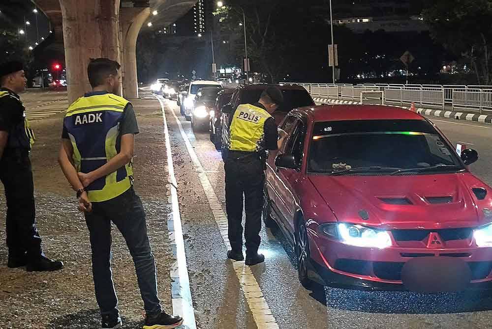 Operasi bermula pada malam Sabtu sehingga awal pagi Ahad di beberapa lokasi di daerah Barat Daya.