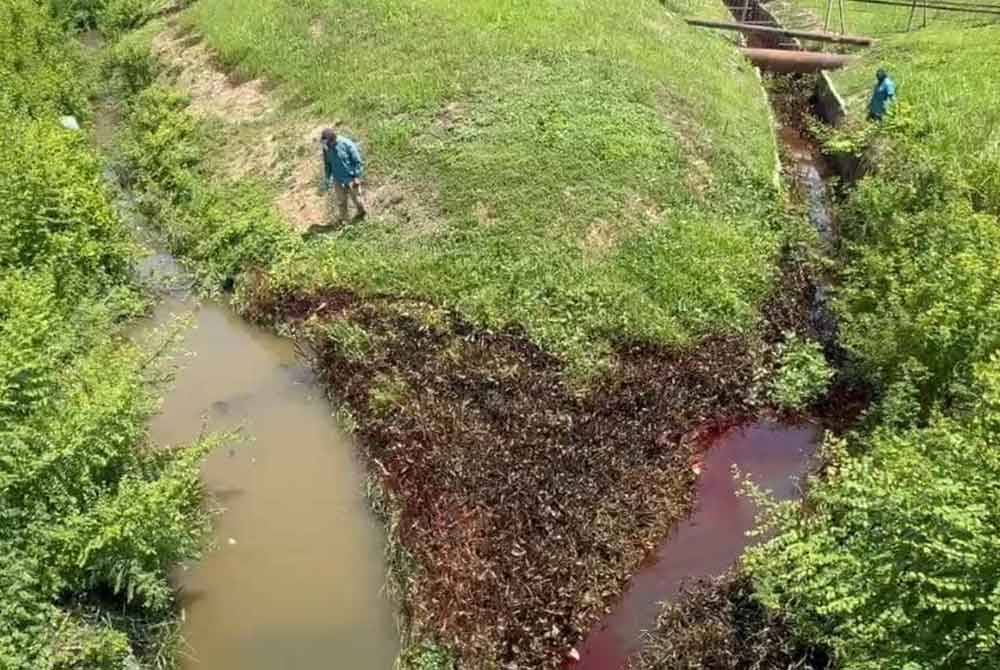 Orang ramai diminta tidak menghampiri sungai tercemar tersebut sehingga keputusan Jabatan Kimia diperolehi.