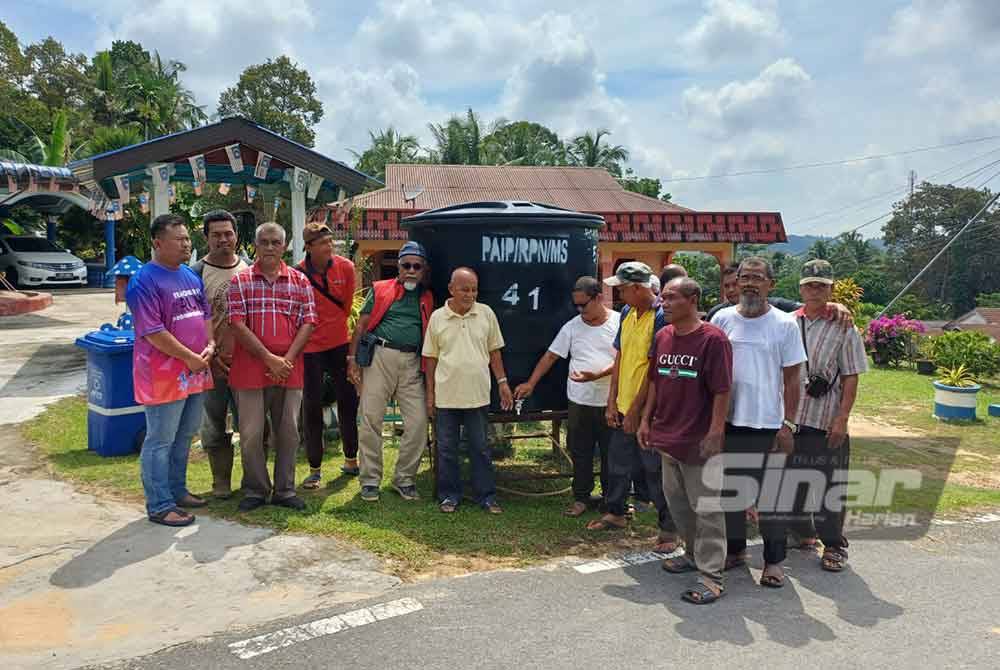 Sebahagian penduduk di Felda Keratong Enam yang mahu masalah air di kawasan tanah rancangan mereka diselesaikan segera oleh pihak berkaitan.
