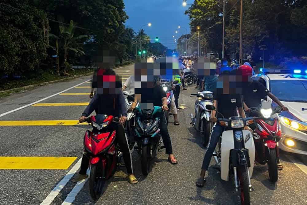 Operasi Bersepadu Samseng Jalanan di Jalan Ipoh-Butterworth dekat Batu 5 Changkat Jering pada Ahad memeriksa 123 individu berusia 14 hingga 35 tahun bersama 115 motosikal.