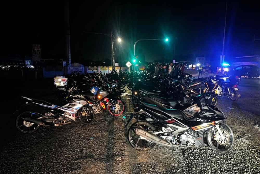 Sebanyak 115 motosikal telah diperiksa dalam Operasi Bersepadu Samseng Jalanan di Jalan Ipoh-Butterworth dekat Batu 5 Changkat Jering pada Ahad.