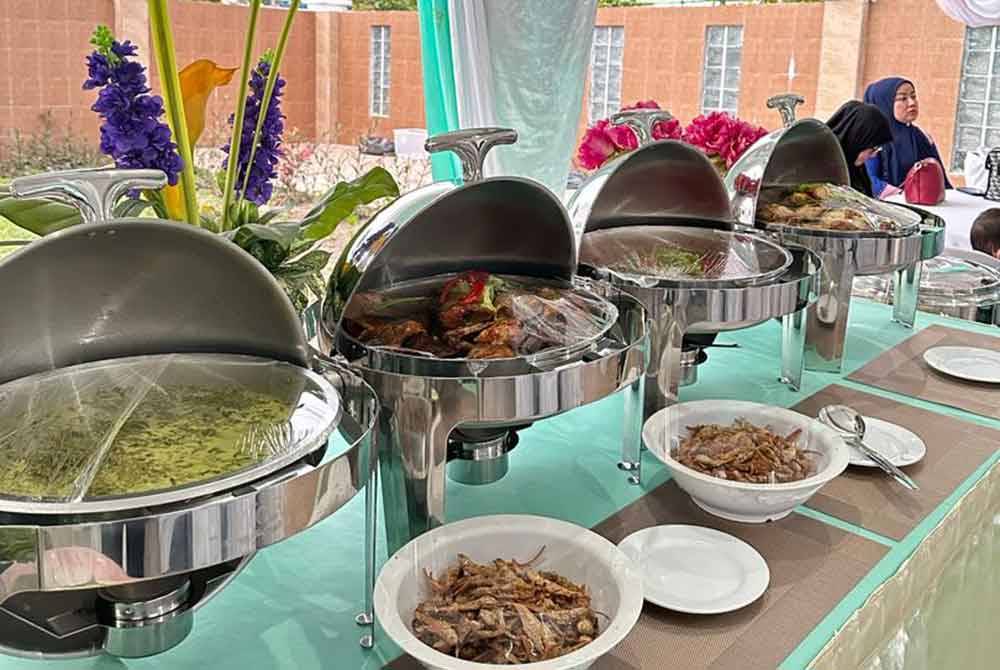 Lebih 100 pilihan menu dengan harga mampu milik serendah RM12 hingga RM20 setiap seorang.