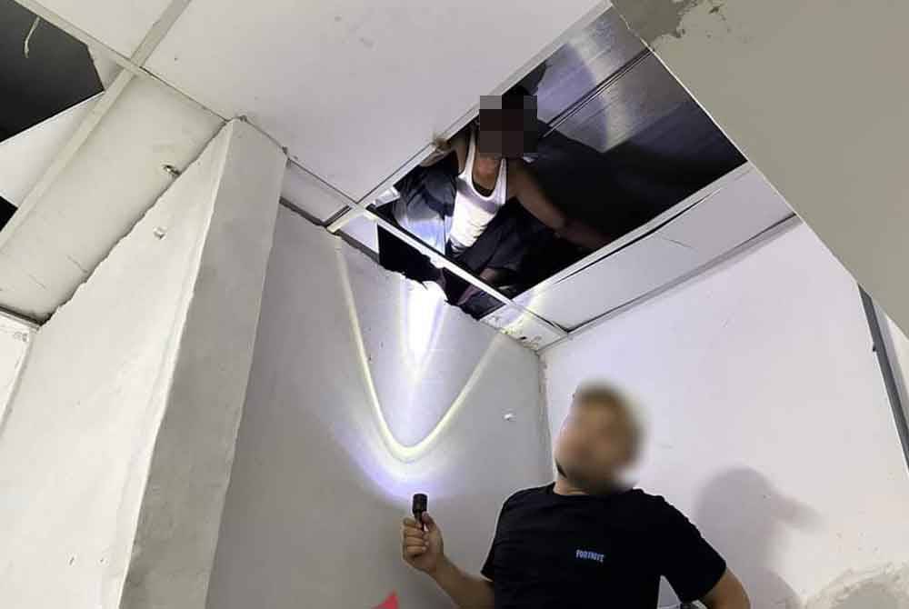 Seorang warga asing cuba bersembunyi di atas siling pada operasi berkenaan. Foto JIM Johor