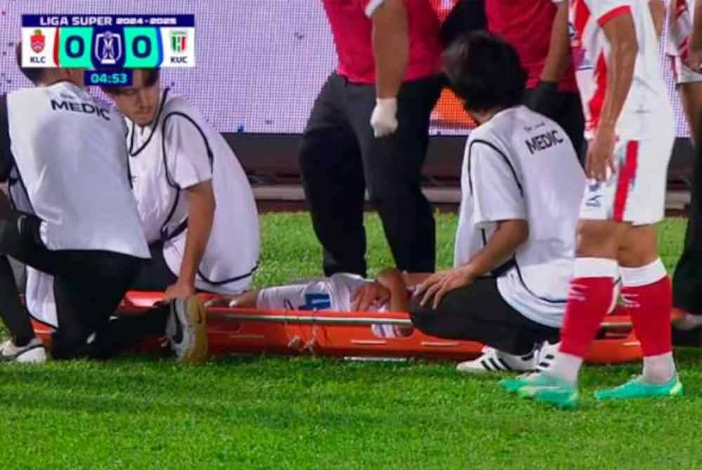 Tangan Kamal Azizi patah terkena bola sepakan pemain Kuching City