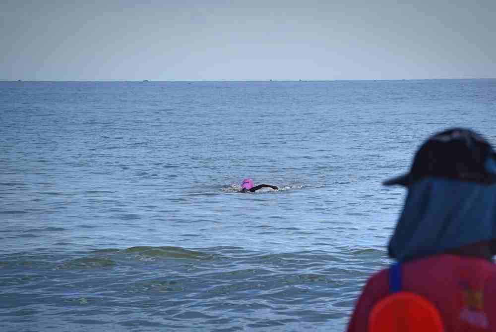 Antara aksi cabaran Kapas-Marang Swimathon.