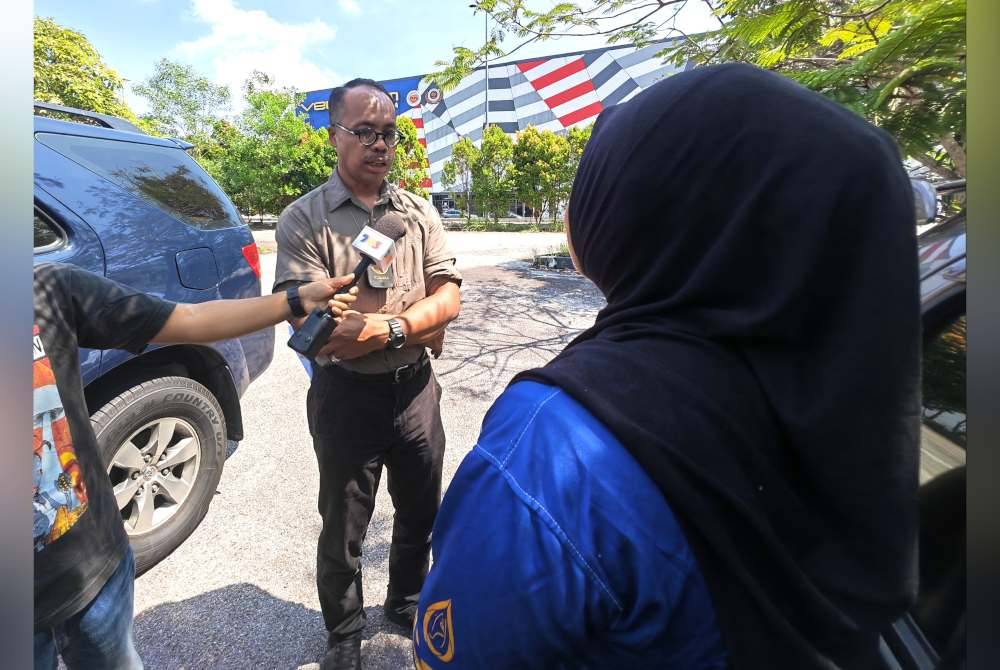 Hanif menerangkan berkenaan kesalahan menjalankan perkhidmatan kereta sapu.