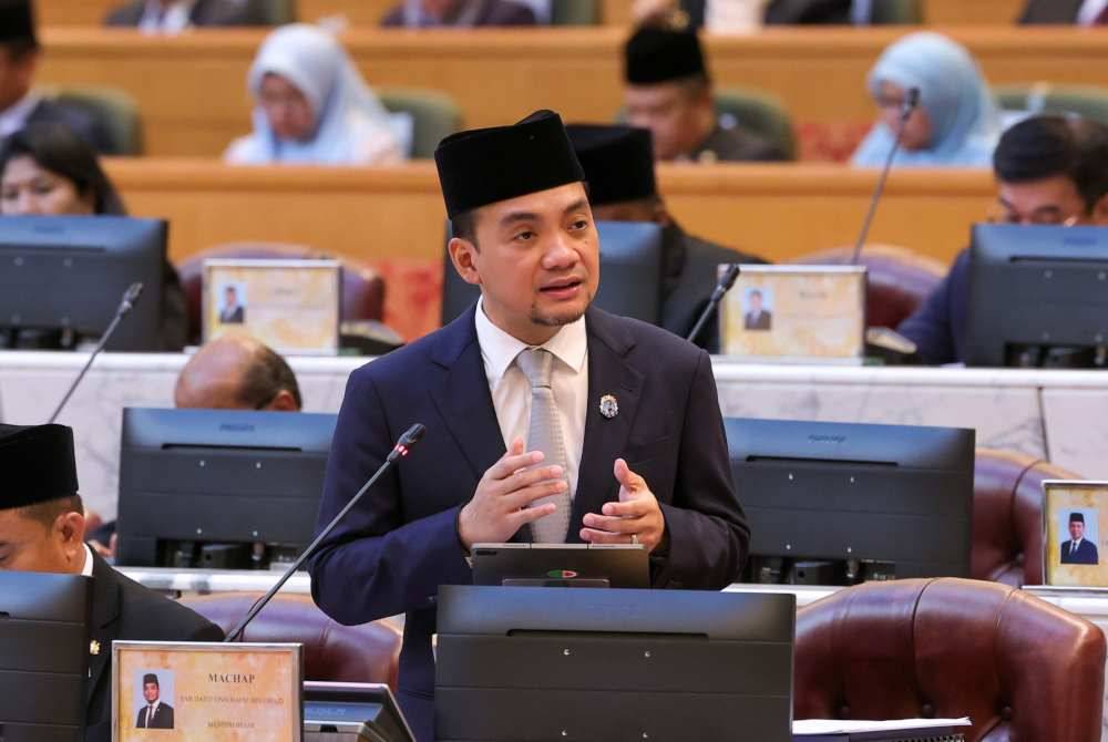 Onn Hafiz menjawab soalan lisan pada Mesyuarat Pertama Penggal Persidangan Ketiga DUN Johor ke-15 di Bangunan Sultan Ismail, Kota Iskandar hari ini. Foto Bernama