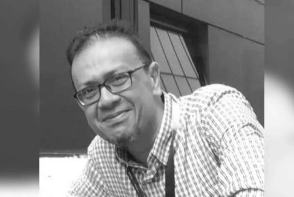 Muhammad Zamzuri Zaini atau lebih dikenali sebagai Ayau meninggal dunia kira-kira jam 10 pagi tadi.