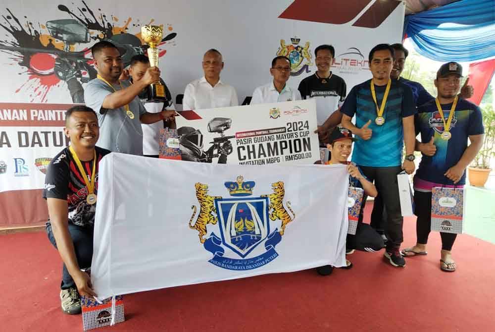 Juara kategori Komuniti dan Jemputan milik Majlis Bandaraya Iskandar Puteri.
