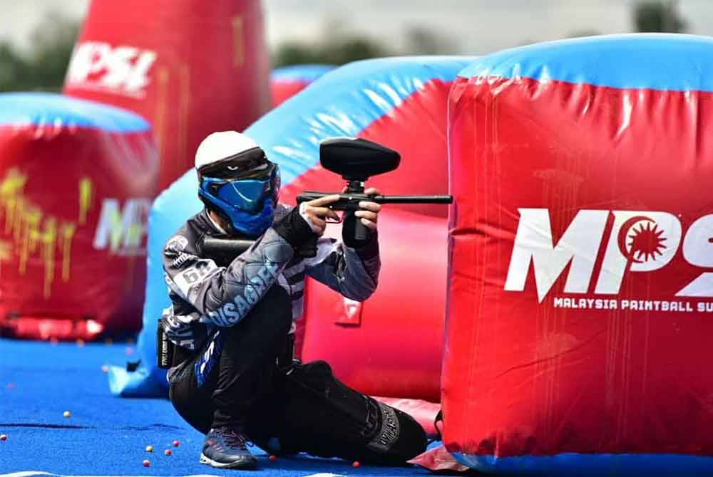 Aksi seorang peserta kejohanan.