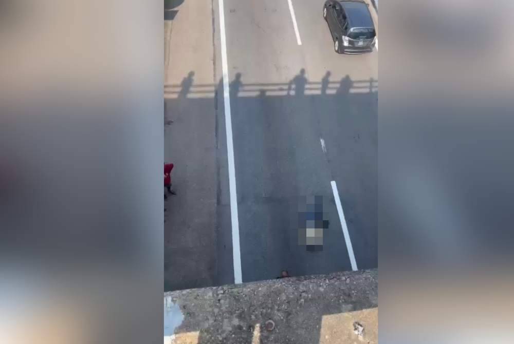 Mangsa terbabas dan melanggar penghadang jalan sebelum terjatuh dari jejantas Kubang Semang di Lebuhraya BKE pada Ahad.