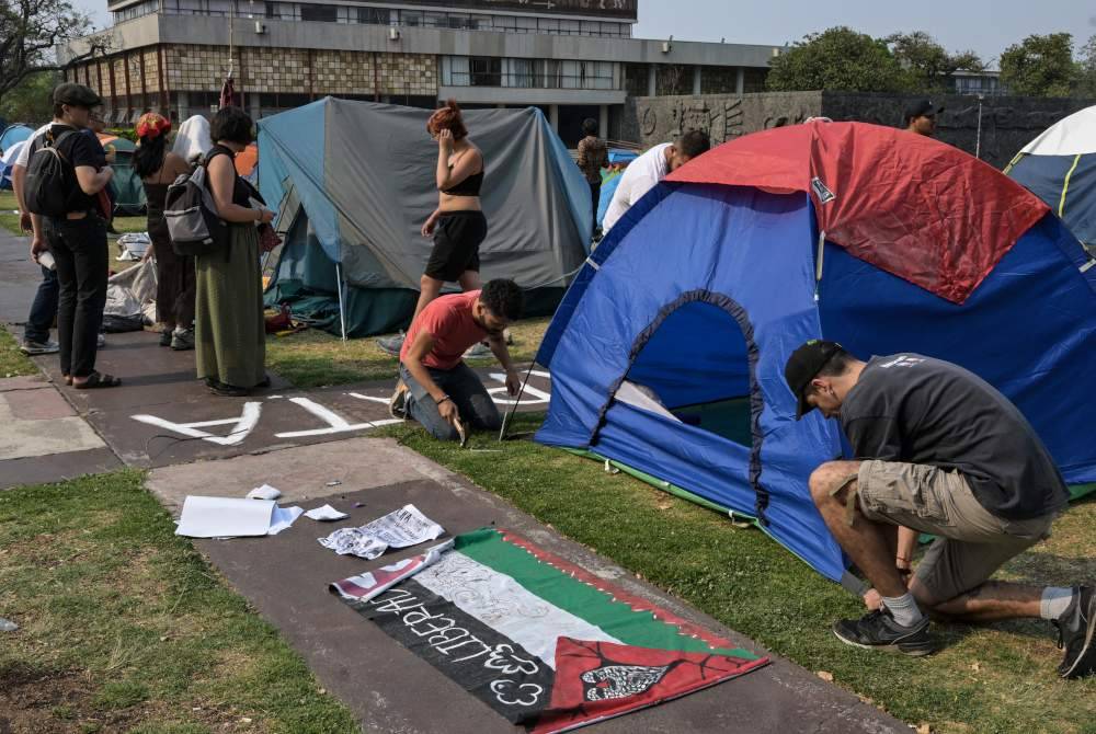 Demonstrasi itu turut disertai kumpulan pelajar sekolah tinggi di Mexico City.