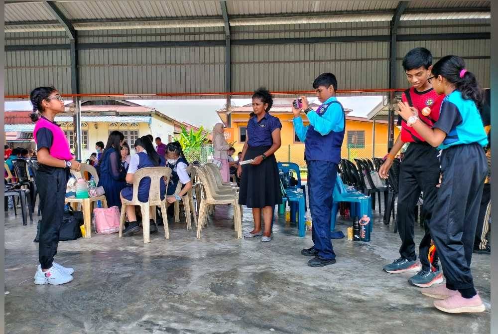 Sebuah sekolah juga tidak ketinggalan untuk mempratikkan ilmu yang dipelajari dalam bengkel itu.