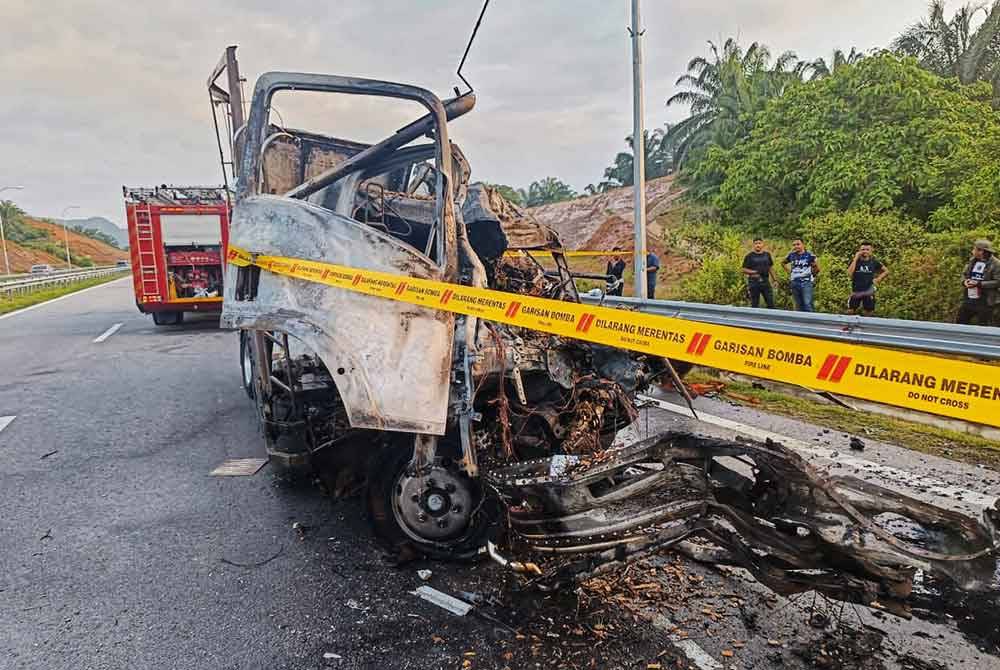 Keadaan lori yang musnah akibat kebakaran. Foto ihsan IPD Bentong