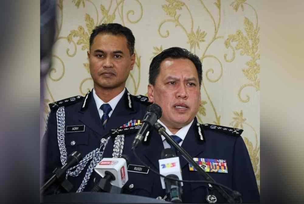 Rusdi (kanan) pada sidang akhbar selepas hadiri Perhimpunan Bulanan di IPK Kuala Lumpur pada Rabu.