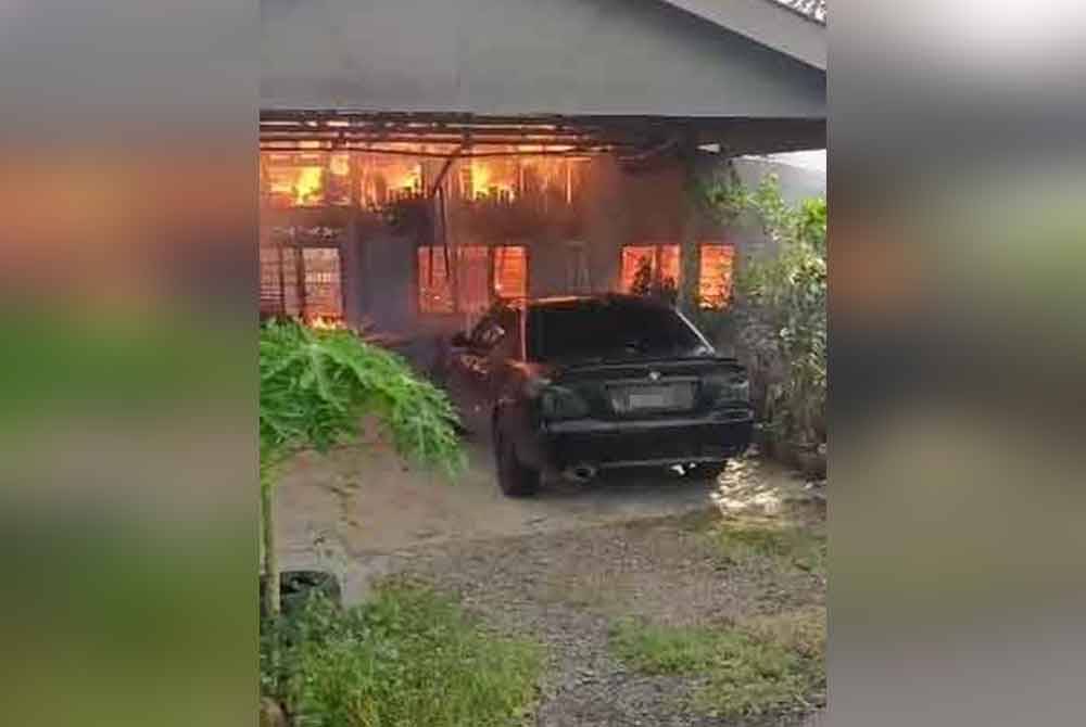 Bomba nafi tiga kanak-kanak maut dalam kebakaran sebuah rumah seperti video yang ditularkan di Kampung Kubang Siam, Alor Janggus pada Selasa.