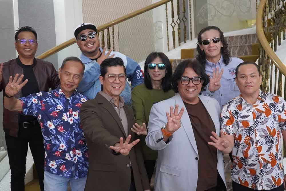 Nizam bersama sebahagian penyanyi yang akan membuat persembahan pada Showcase Amal Artis Legenda 4.0.