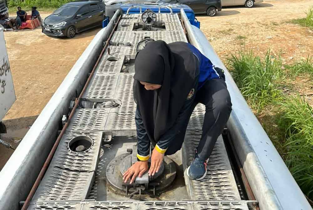 Taktik memindahkan diesel ini bertempat di lokasi yang sunyi serta tersorok di kawasan Pulau Meranti, Puchong.