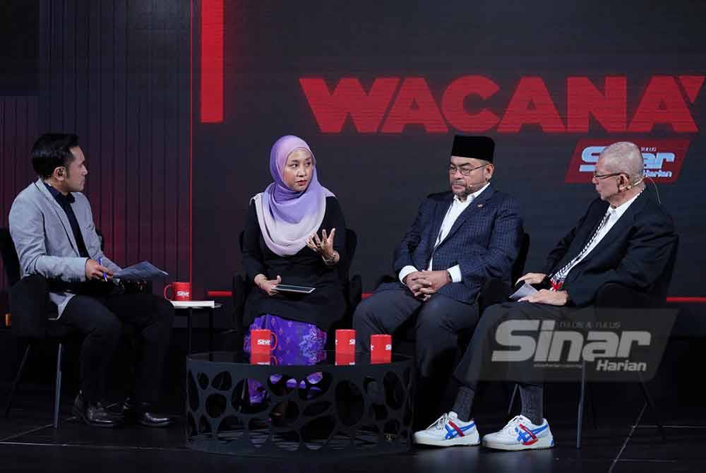 Wacana Sinar edisi ke-440 bertajuk Membangun Politik Damai dihoskan oleh Ismail Adnan (kiri), Murni Wan (dua dari kiri), Timbalan Presiden Parti Amanah Negara, Datuk Seri Dr Mujahid Yusof (dua dari kanan) dan Ahli MPT Parti Pribumi Bersatu Malaysia, Datuk Seri Saifuddin Abdullah (kanan) yang disiarkan secara langsung di semua platform media sosial Sinar Harian. Foto Sinar Harian-MOHD HALIM ABDUL WAHID