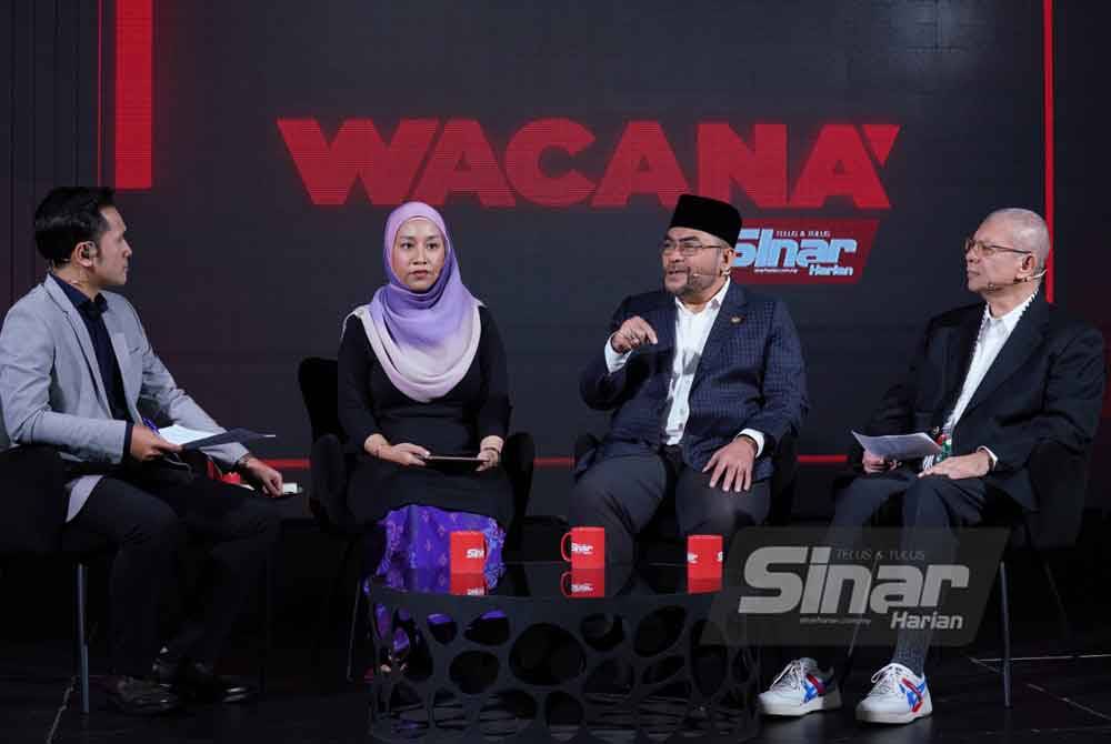 Wacana Sinar edisi 440 bertajuk “Membangun politik damai” dihoskan oleh Ismail Adnan (kiri) menampilkan ahli panel Penyelidik Pakar, Institut Diplomasi dan Hubungan Luar Negeri (IDFR), Kementerian Luar Negeri, Dr Murni Wan Mohd Nor (dua dari kiri); Timbalan Presiden Parti Amanah Negara, Datuk Seri Dr Mujahid Yusof dan Ahli MPT Parti Pribumi Bersatu Malaysia, Datuk Seri Saifuddin Abdullah (kanan) yang berlangsung di Kompleks Kumpulan Karangkraf pada Rabu. Foto Sinar Harian-MOHD HALIM ABDUL WAHID