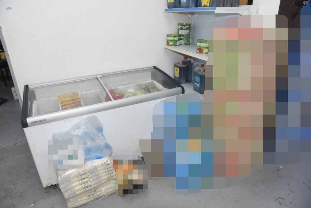 Sebuah premis dikompaun kerana meletakkan barang jualan di atas lantai dalam operasi yang dijalankan pada Rabu.