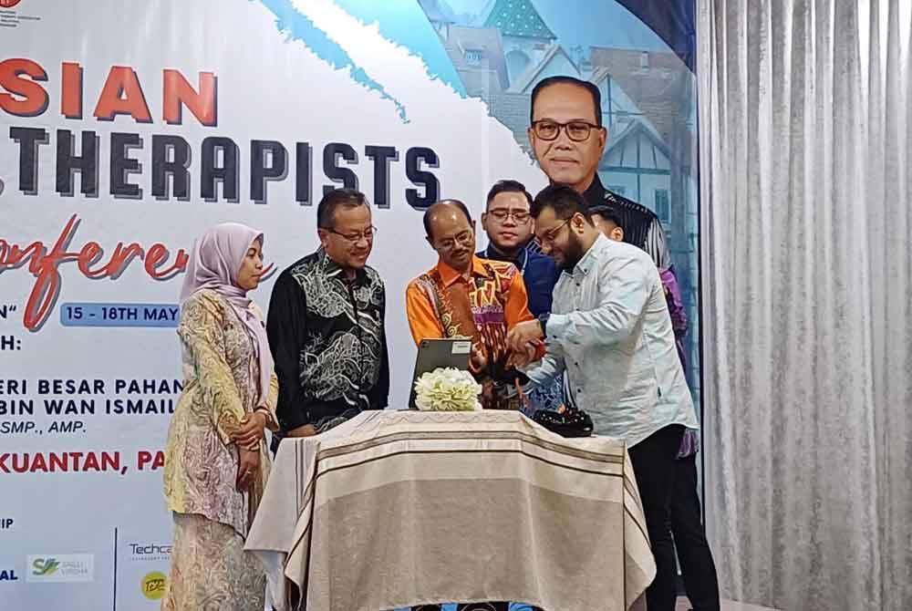 Razali merasmikan Persidangan Kebangsaan Jurupulih Pekerjaan Malaysia (MOTNC) 2024 di Indera Mahkota pada Khamis.