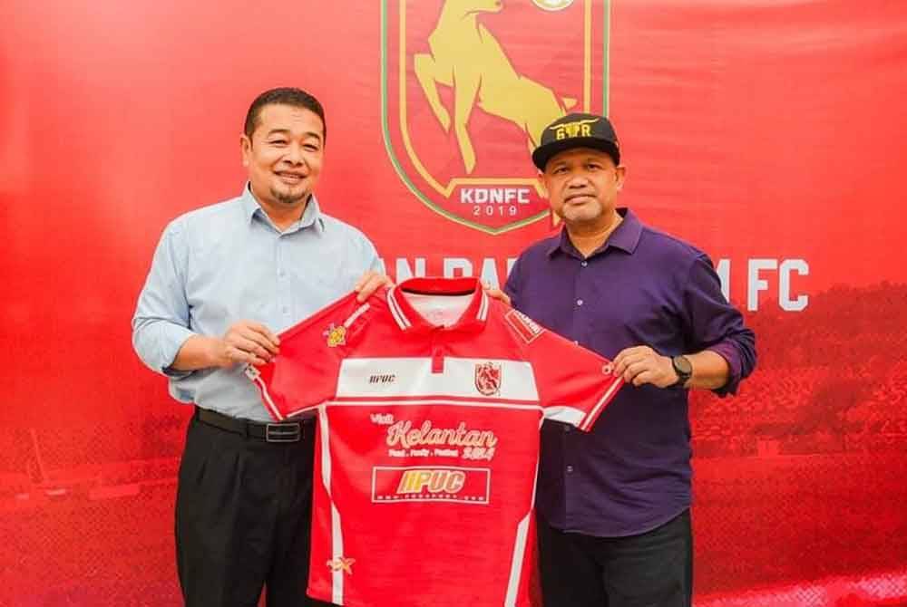 Rozi (kanan) dan Nordin selepas MoU di Kota Bharu. Foto: Kelantan Darul Naim FC