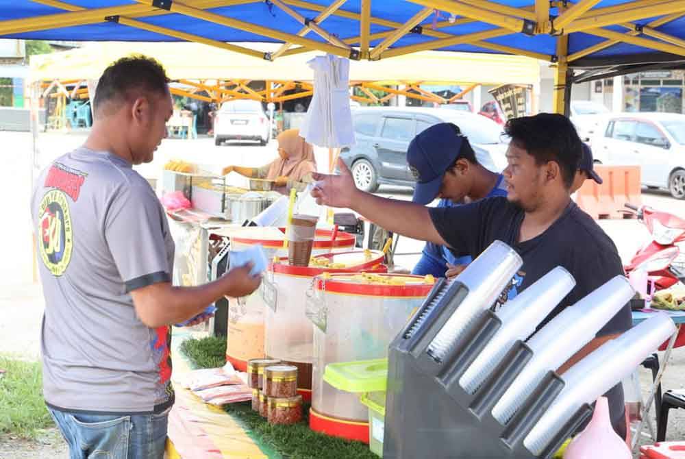 Afiq (kanan) terkejut dengan insiden yang berlaku dan mahu kawalan keselamatan dipertingkatkan selepas Balai Polis Ulu Tiram di Johor Bahru diserang pada pagi Jumaat