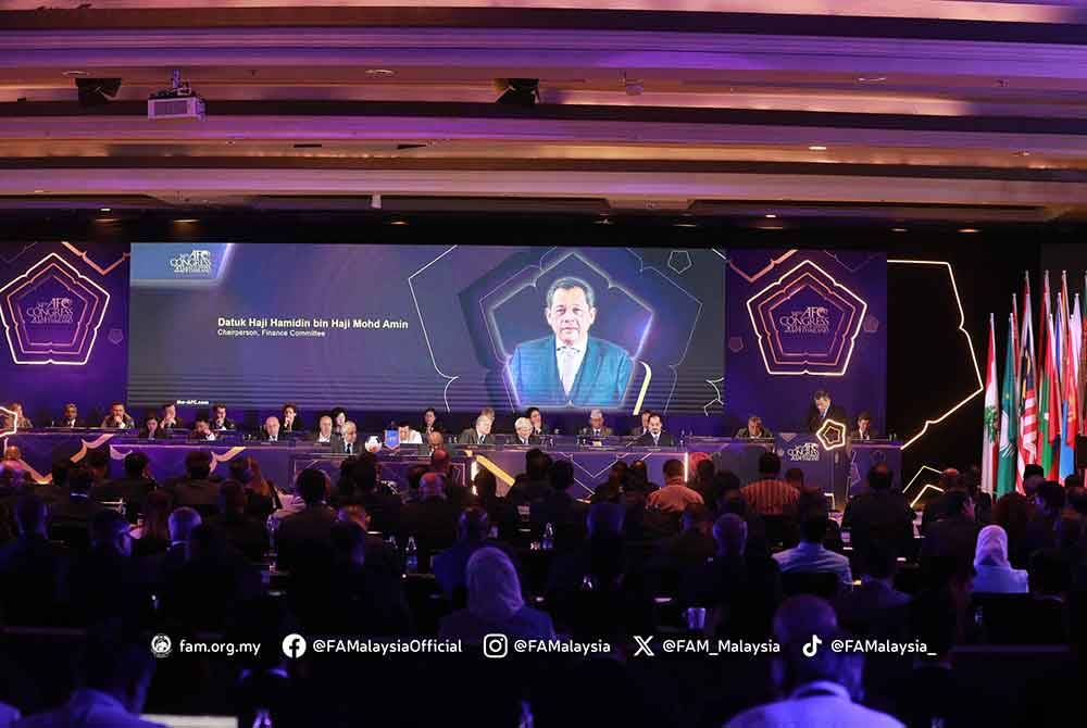 Hamidin pada Kongres AFC ke-34 semalam dan Kongres FIFA ke-74 di Bangkok. Foto Facebook FAM