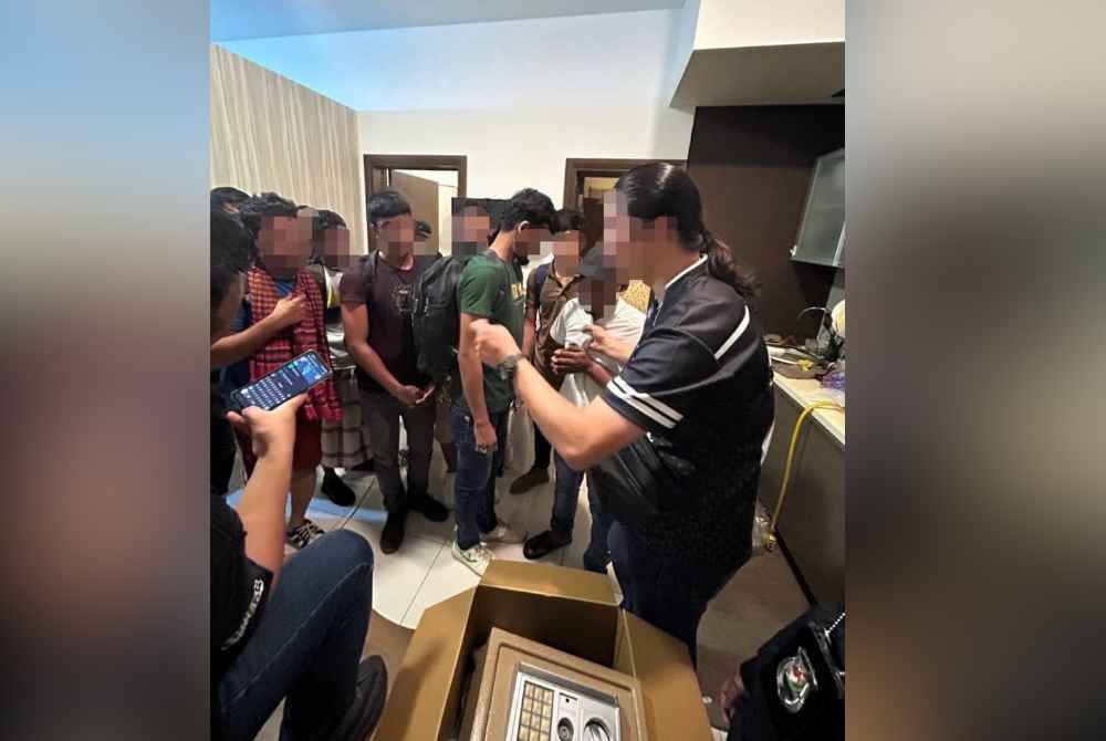 Sebuah unit kediaman diserbu JIM dan berjaya membawa penahanan lima warga Bangladesh di Jalan Sultan Ismail, Kuala Lumpur pada Khamis.