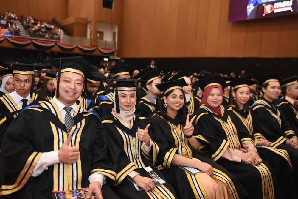 Gelagat pelajar MSU ketika Sidang 1 Majlis Konvokesyen MSU ke-33 pada Sabtu.