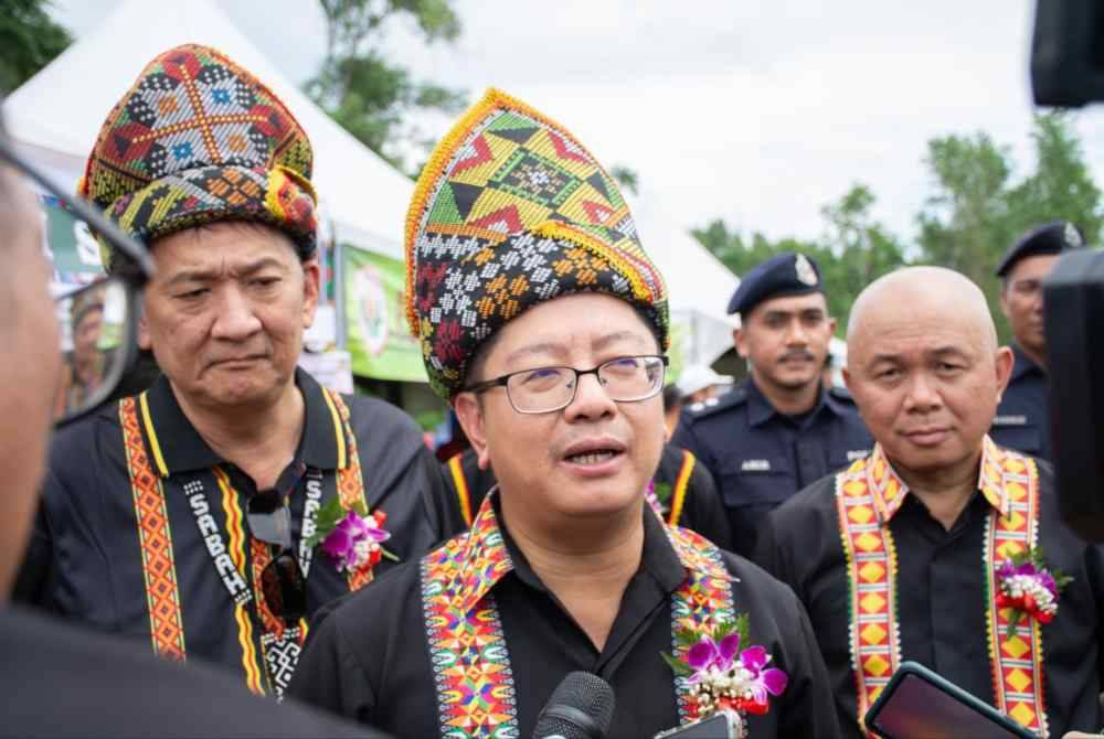 Ewon ketika ditemui pemberita selepas merasmikan Sambutan Pesta Kaamatan Peringkat Daerah Penampang, di Kompleks Sukan Penampang pada Sabtu.