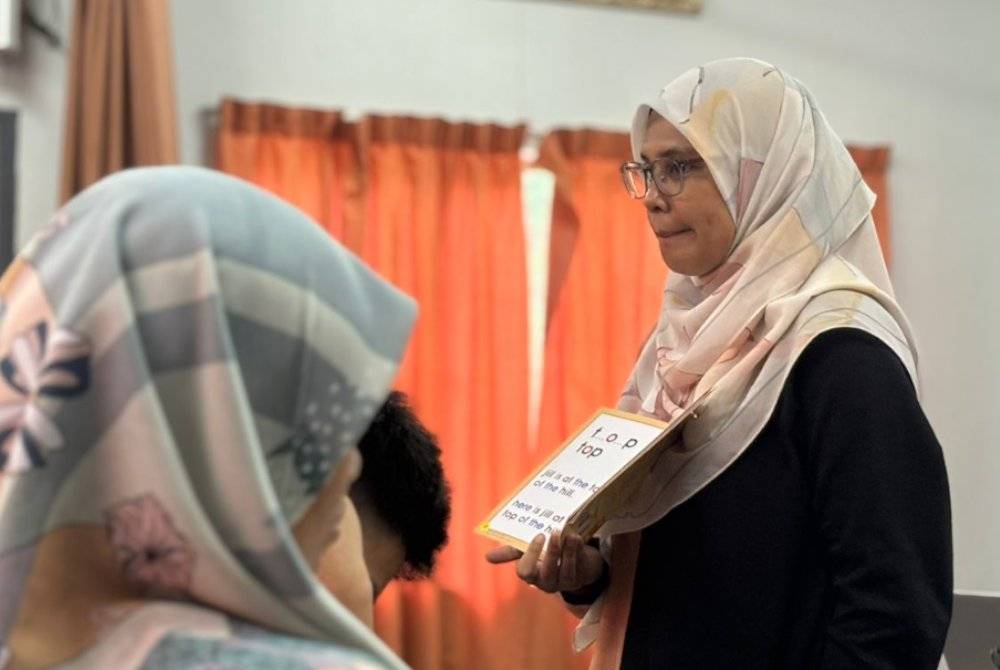 SELAIN kelas asas Fardu Ain dan mengaji al-Quran, sasaran juga diajar 3M dalam bahasa Inggeris. 