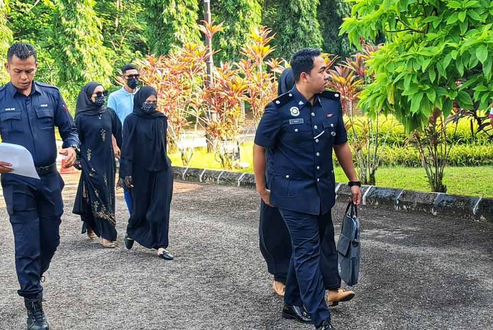 Keempat-empat tertuduh ketika tiba di Mahkamah Bentong pada Selasa.