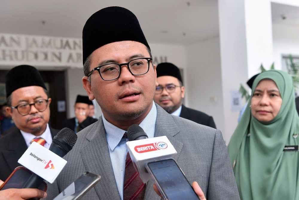 Amirudin ditemui media ketika hadir pada sambutan Hari Guru Jabatan Agama Islam Selangor di Dewan Jamuan Masjid Sultan Salahuddin Abdul Aziz Shah pada Selasa. Foto Bernama