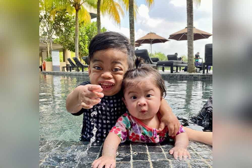 Muhammad Ummar Sayf bersama adiknya, Iris Aleena Mohammad Badrul Nirsyam.