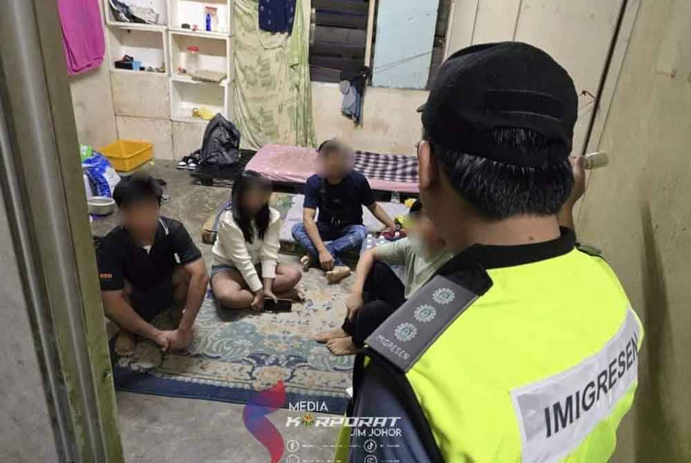 Antara warga asing yang ditahan dalam serbuan berkenaan. Foto JIM Johor