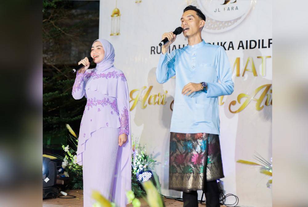 Lagu 'Cinta Setandang Pisang' yang dinyanyikan bersama Den Manjo telah melonjakkan namanya sebaris dengan penyanyi tempatan yang ada di Malaysia.