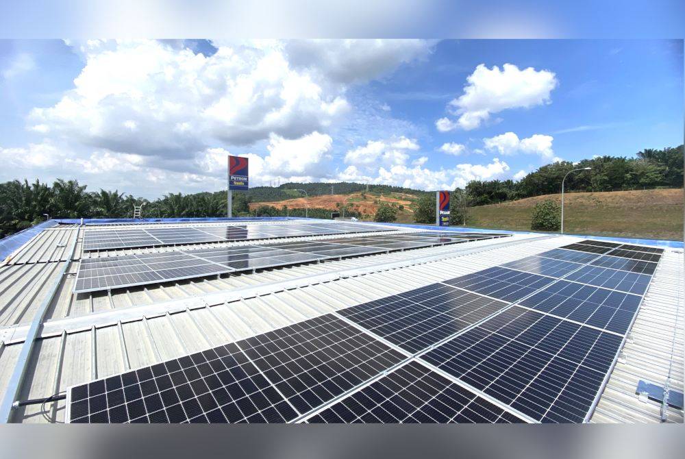 Petron Malaysia turut merancang pemasangan sistem panel solar di 100 stesen minyak menjelang 2025 sebagai tambahan kepada 35 stesen minyak yang sedia ada.
