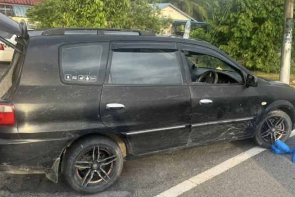 Kenderaan yang dirampas dalam serbuan berkenaan. Foto IPD Kulai
