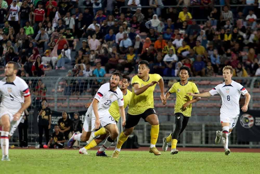 Aqif Ikhwan (tengah) ketika beraksi menentang Amerika Syarikat dalam Kejohanan Bola Sepak Orang Pekak Dunia (WDFC).