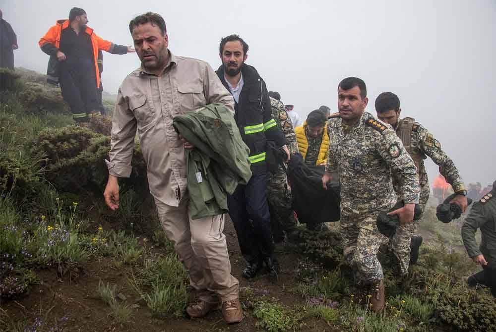 Lokasi kemalangan dikesan oleh dron Iran pada 5 pagi (waktu tempatan) Isnin, dan pasukan mencari tiba tidak lama kemudian. Foto AFP