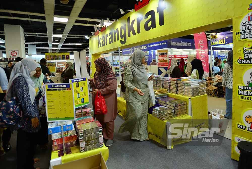 Reruai Karangkraf menjadi tumpuan peminat buku seawal jam 10 pagi. Foto Sinar Harian-ASRIL ASWANDI SHUKOR