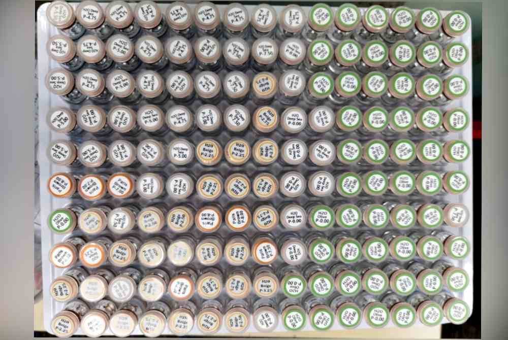 Pihak Berkuasa Peranti Perubatan (MDA) merampas 143,284 unit kanta lekap dianggarkan bernilai RM700,000 dari sebuah premis di pusat membeli-belah borong fesyen di Jalan Gelugor, Pudu (Kenanga Wholesale City) di ibu negara pada 20 Mei lepas. Foto Bernama