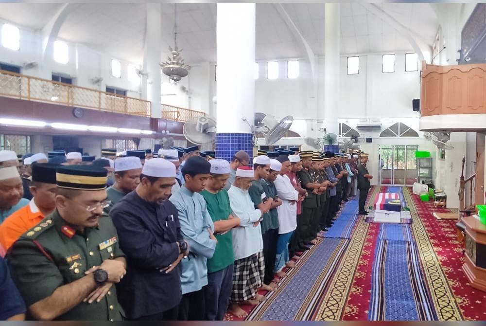 Jenazah Faridah disolatkan di Tanah Perkuburan Islam Masjid Al-Anwar Kampung Tengah, mukim Tualang, Pokok Sena, pada Sabtu.